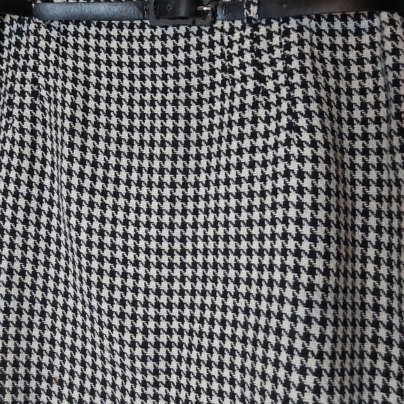 Pencil skirt- belted waist - lined - Picture 4 of 9